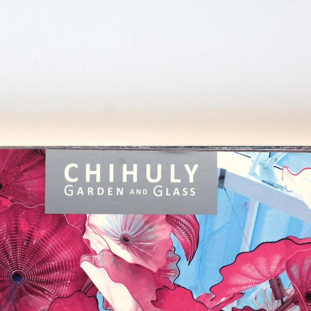 Chihuly Garden and Glass Book With 32 Full Color Post Card ~ Brand New 2016